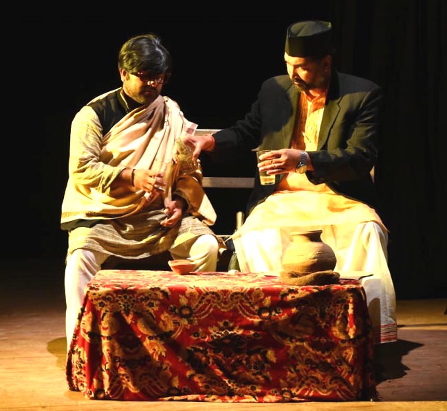 नाट्य प्रस्तुति : क्रूर पूंजीवाद के हाथ हुआ “आवाज का नीलाम“