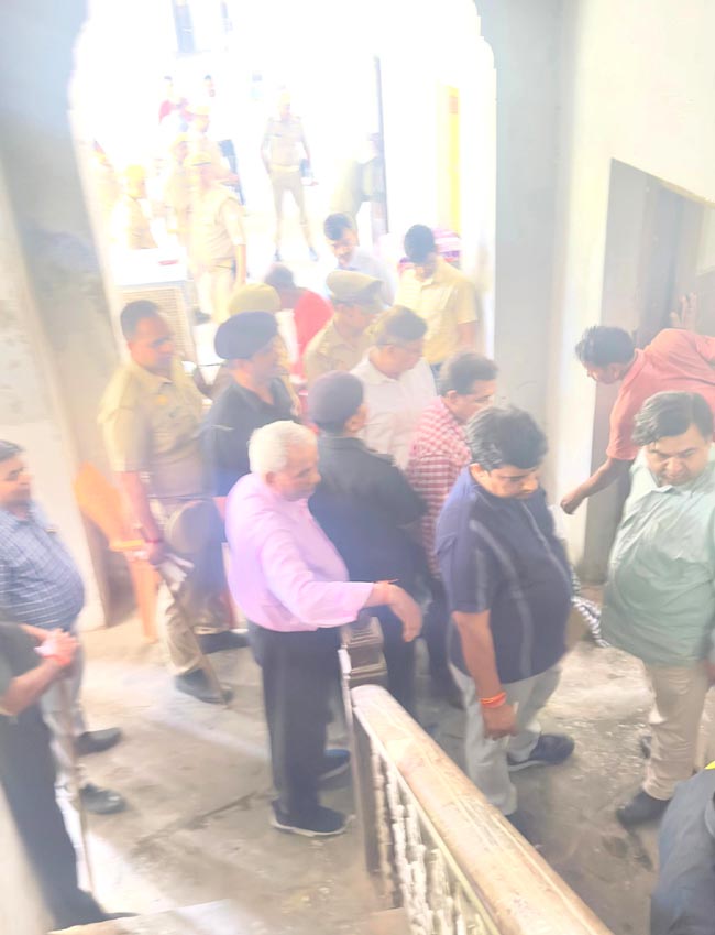 सर गंगानाथ झा छात्रावास में औचक निरीक्षण; आठ कक्ष अवैध कब्जे से मुक्त कर किया सील