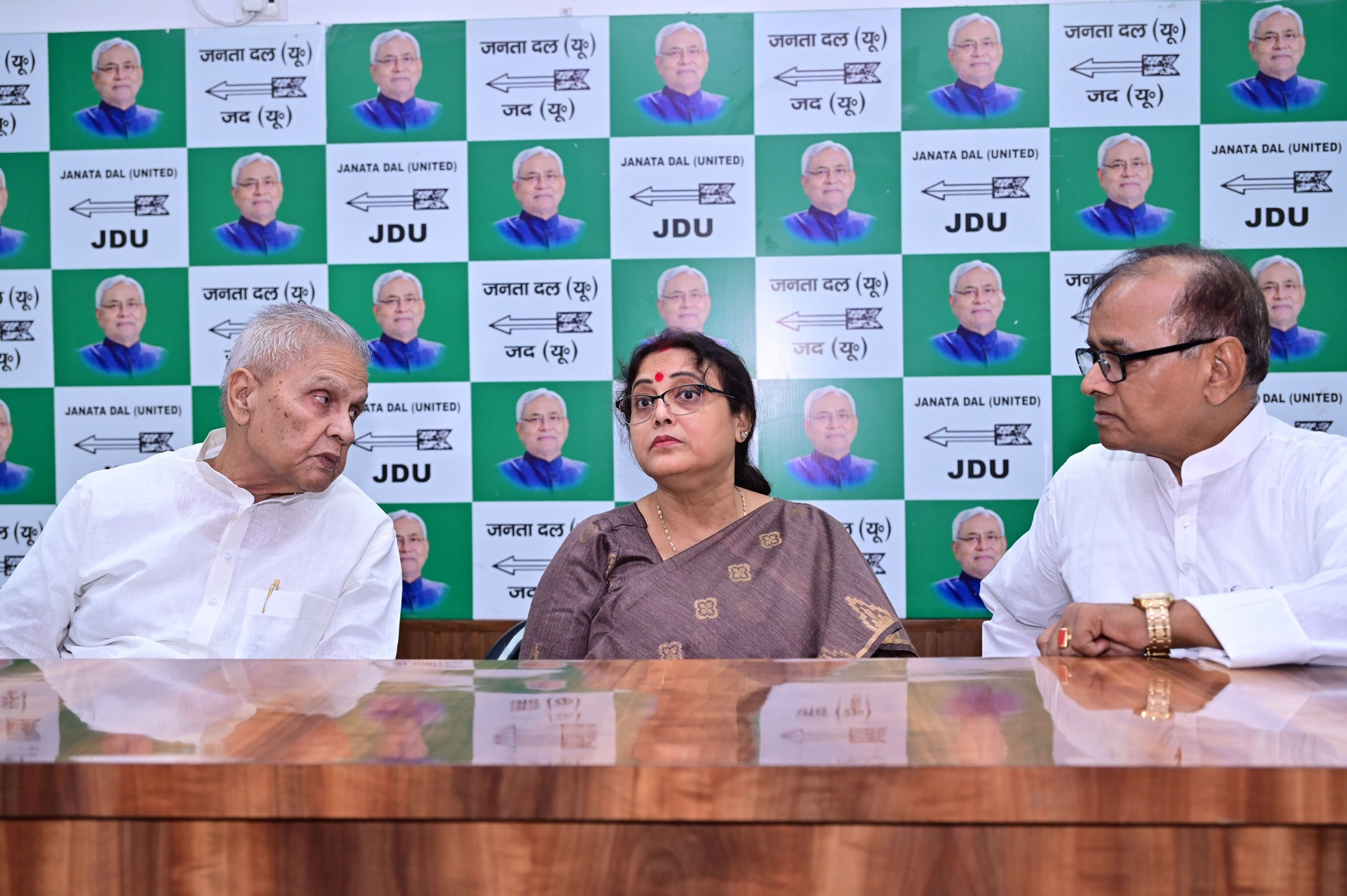 जदयू कार्यालय में आयोजित जन सुनवाई कार्यक्रम में ऊर्जा मंत्री बिजेंद्र यादव व परिवहन मंत्री शीला मंडल जदयू कार्यालय में आयोजित जन सुनवाई कार्यक्रम में ऊर्जा मंत्री बिजेंद्र यादव व परिवहन मंत्री शीला मंडल