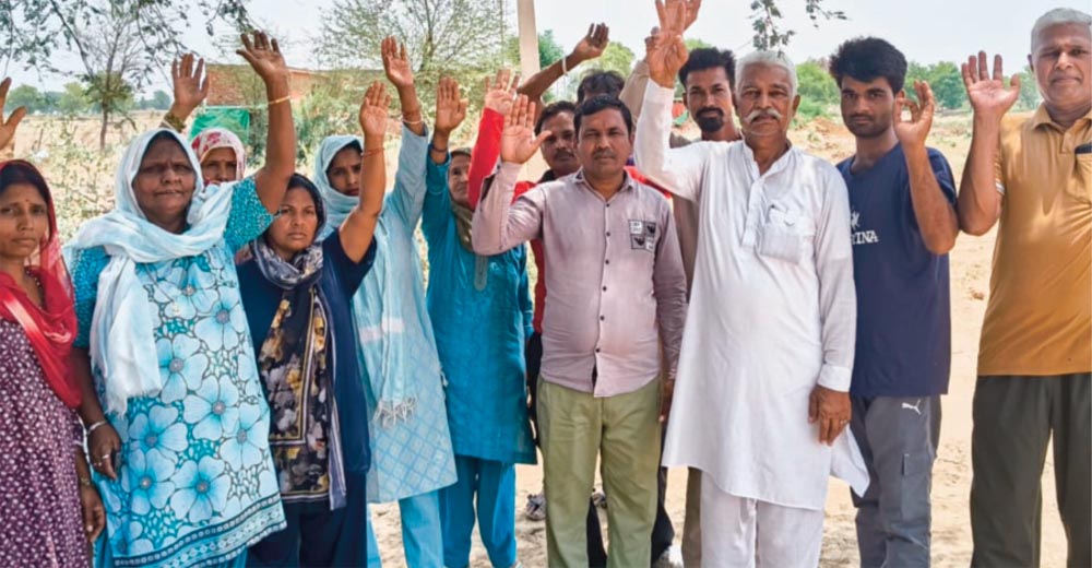 सिरसा के गांव बेगू में बिजली निगम के विरोध में उतरे ग्रामीण