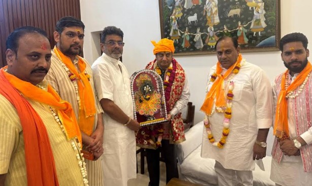 भाजपा के प्रवक्ता सांसद व सुधांशु त्रिवेदी ने किए जन्मभूमि के दर्शन