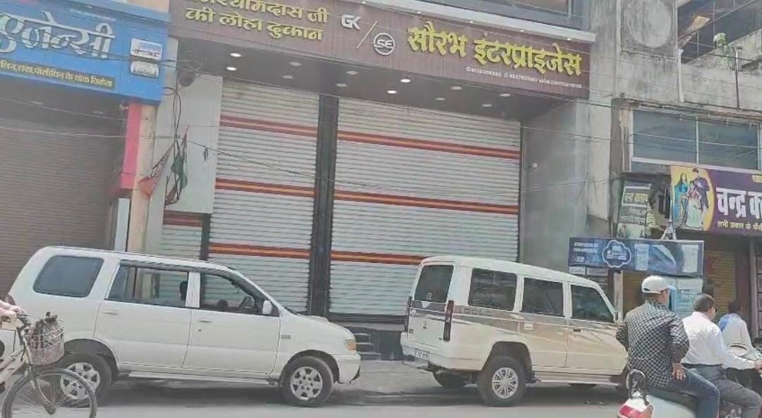 धमतरी के लोहा कारोबारी सौरभ अग्रवाल के घर ईओडब्ल्यू की कार्रवाई