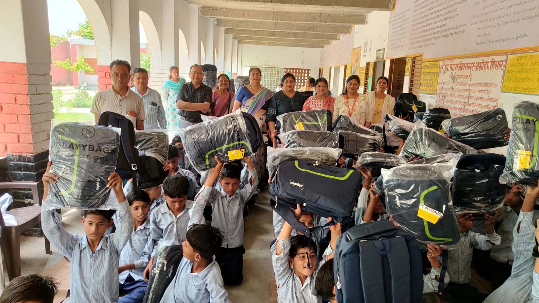 हिसार : भाविप ने स्कूल में बच्चों को वितरित की शिक्षा सामग्री
