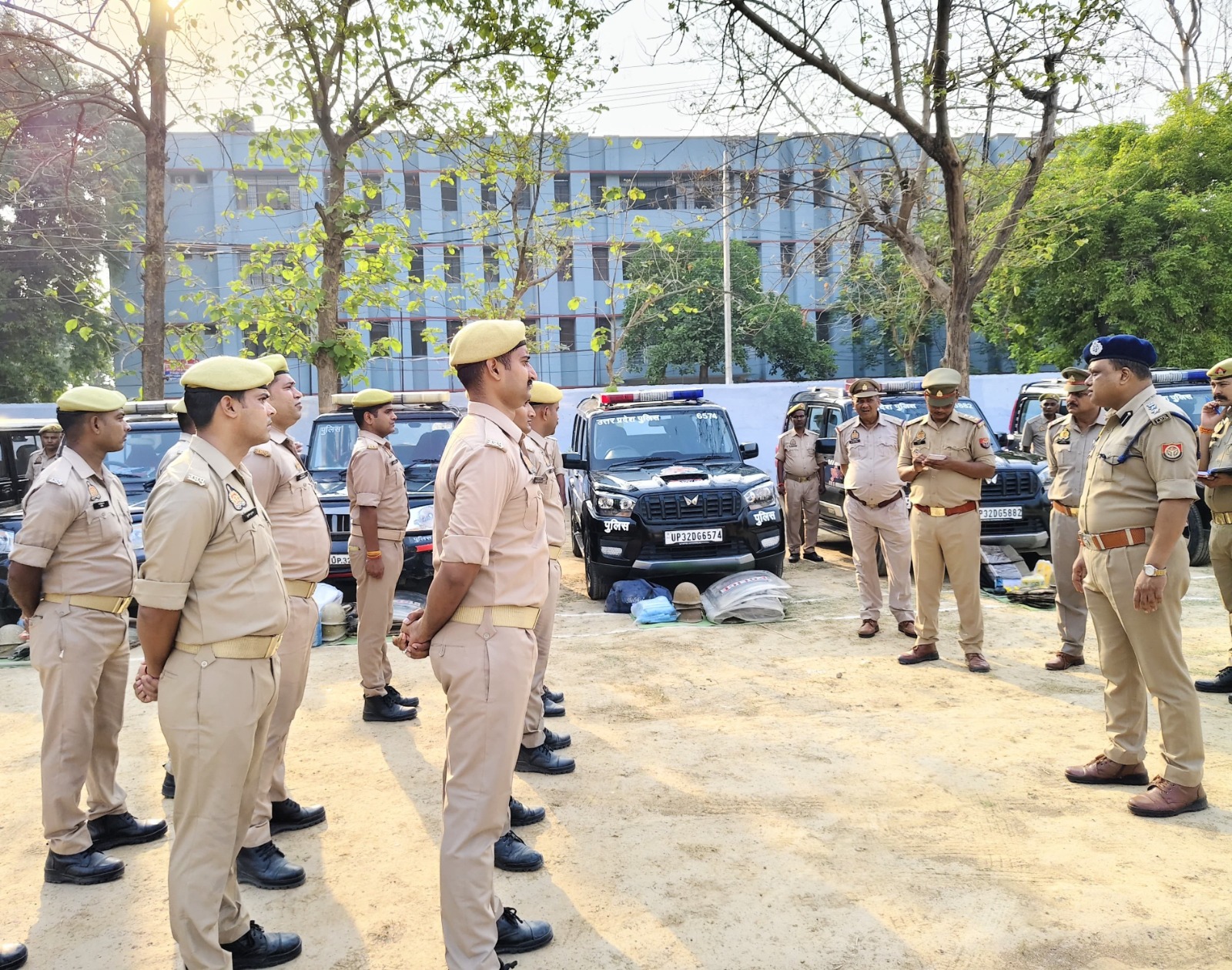 पुलिस परेड में दिखा दमखम, एसएसपी ने ली सलामी