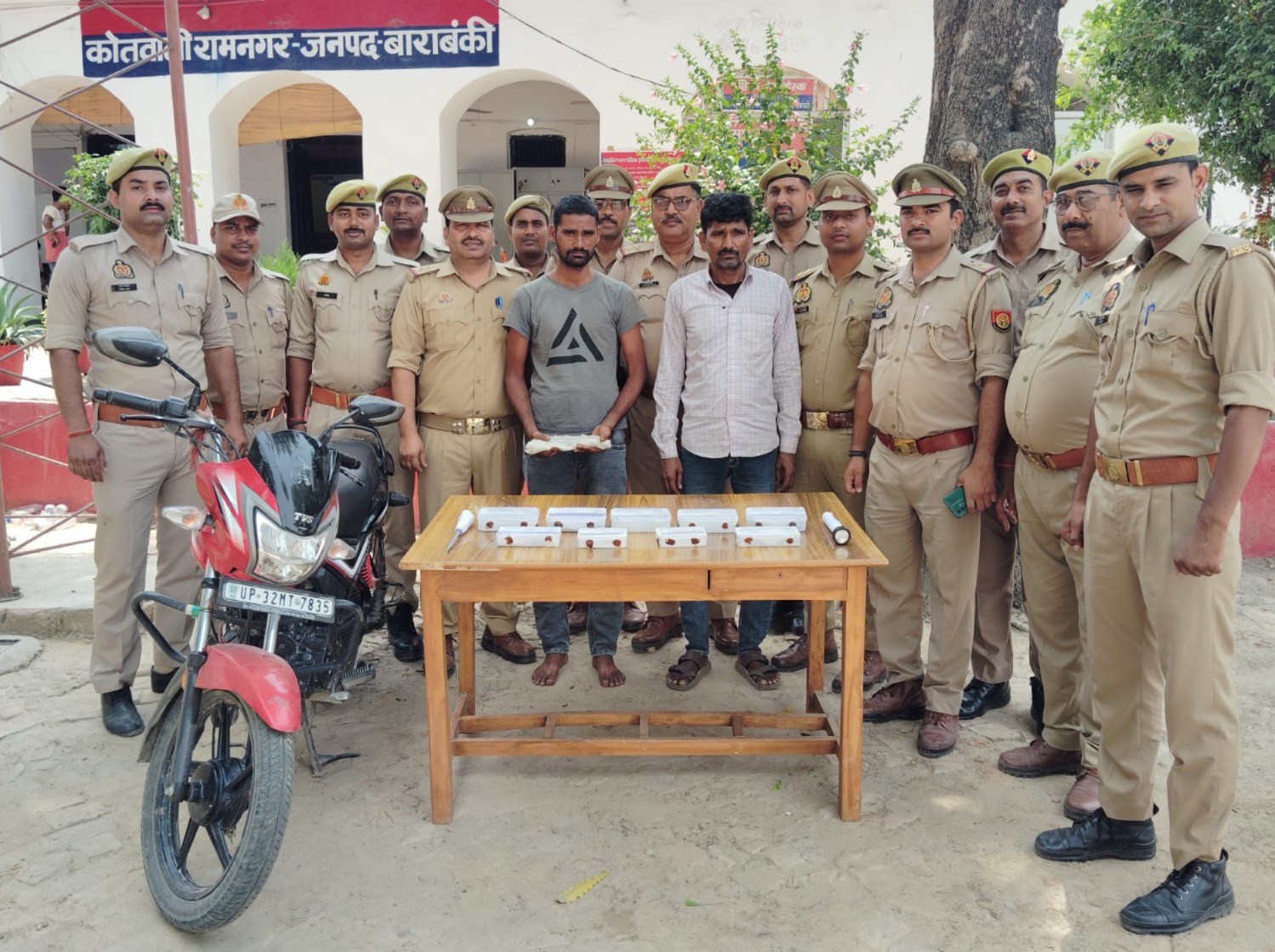 अंतरजनपदीय पांच शातिर चाेरों को पुलिस ने किया गिरफ्तार