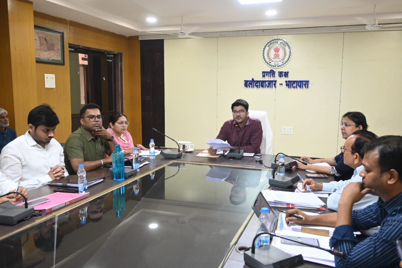 बलौदाबाजार : एक वर्ष से अधिक समय से लंबित राजस्व प्रकरणों का 30 जून तक करें निराकरण : कलेक्टर
