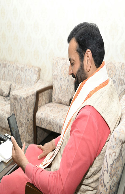 मुख्यमंत्री ने शिक्षा बोर्ड के टॉपर्स से बात कर बढ़ाया हौसला