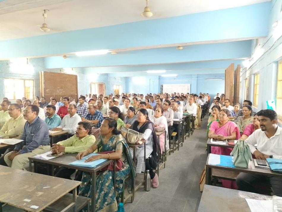 वेतन 100 प्रतिशत तो परिणाम 21 व 24 प्रतिशत क्यों : राकेश पांडेय