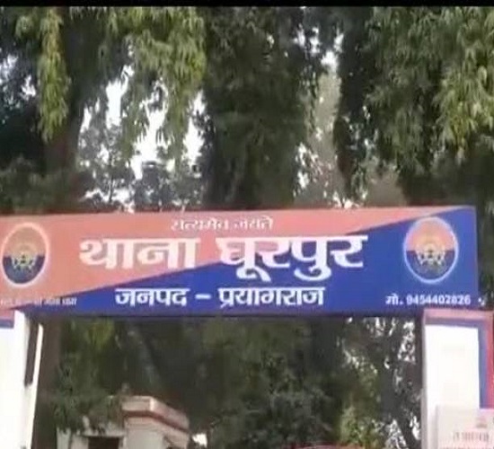 प्रयागराज में सड़क के किनारे मिला रक्तरंजित अधेड़ का शव, हत्या की आशंका