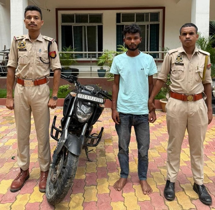 डूबापाड़ा में बाइक चोर गिरफ्तार, चोरी की बाइक और मोबाइल बरामद