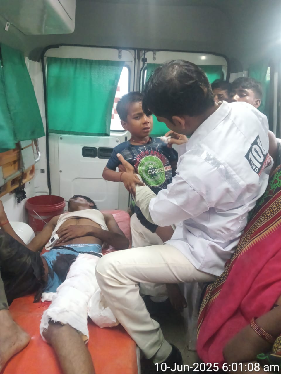 मनोना धाम से आ रही बस पलटने से एक की मौत,17 की हालत गंभीर