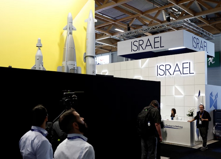 फ्रांस ने पेरिस एयरशो में हथियार स्टॉल बंद करने का इजराइल ने जताया विरोध
