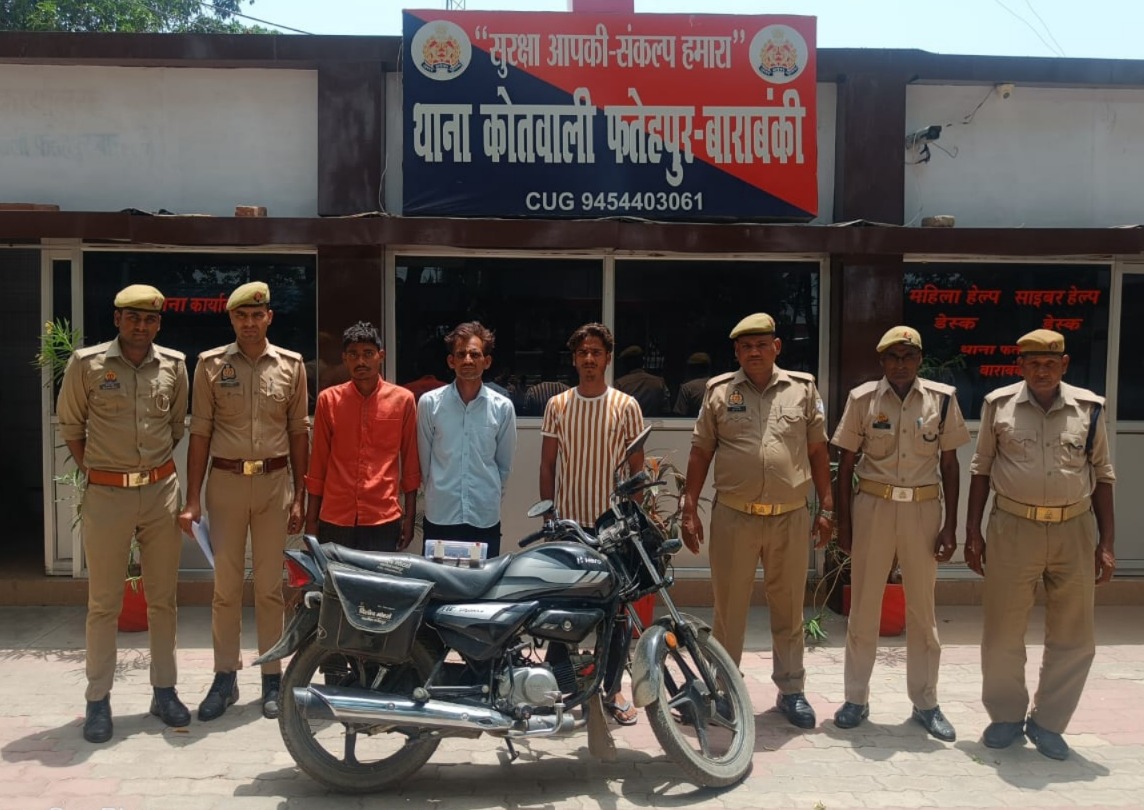 पुलिस ने तीन लुटेरे किए गिरफ्तार, चोरी की बाइक बरामद
