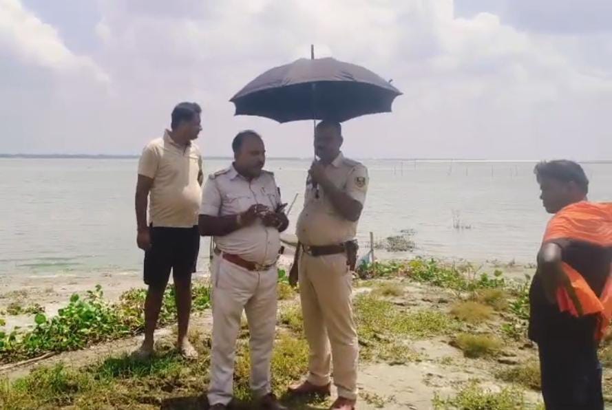 गंगा किनारे मिला युवक और महिला का शव, अवैध संबंध में हत्या की आशंका