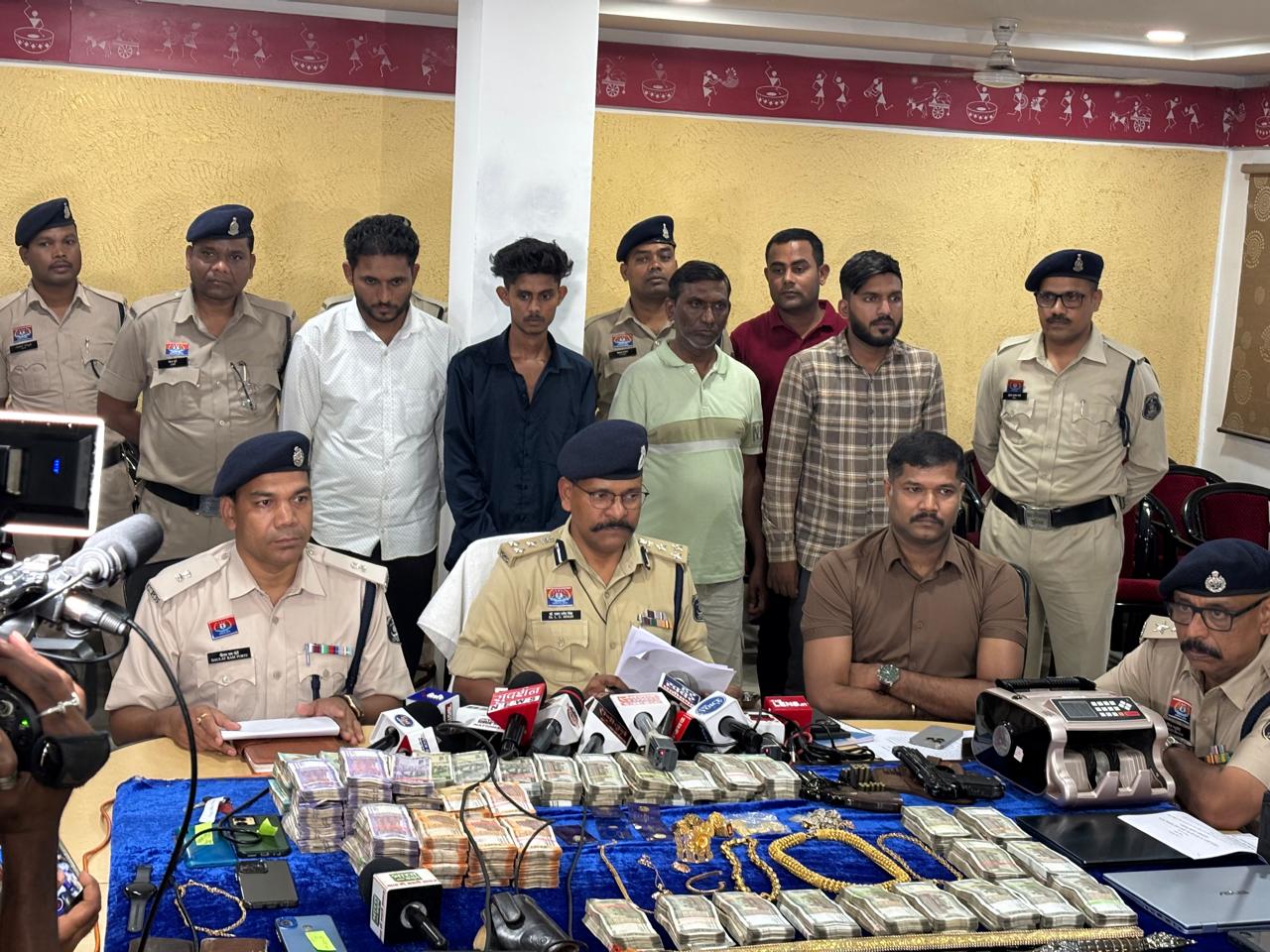 ज्वेलरी दुकान से सोने की चैन छीनने वाले चार अंतर्राज्यीय आरोप‍ित महाराष्ट्र से गिरफ्तार