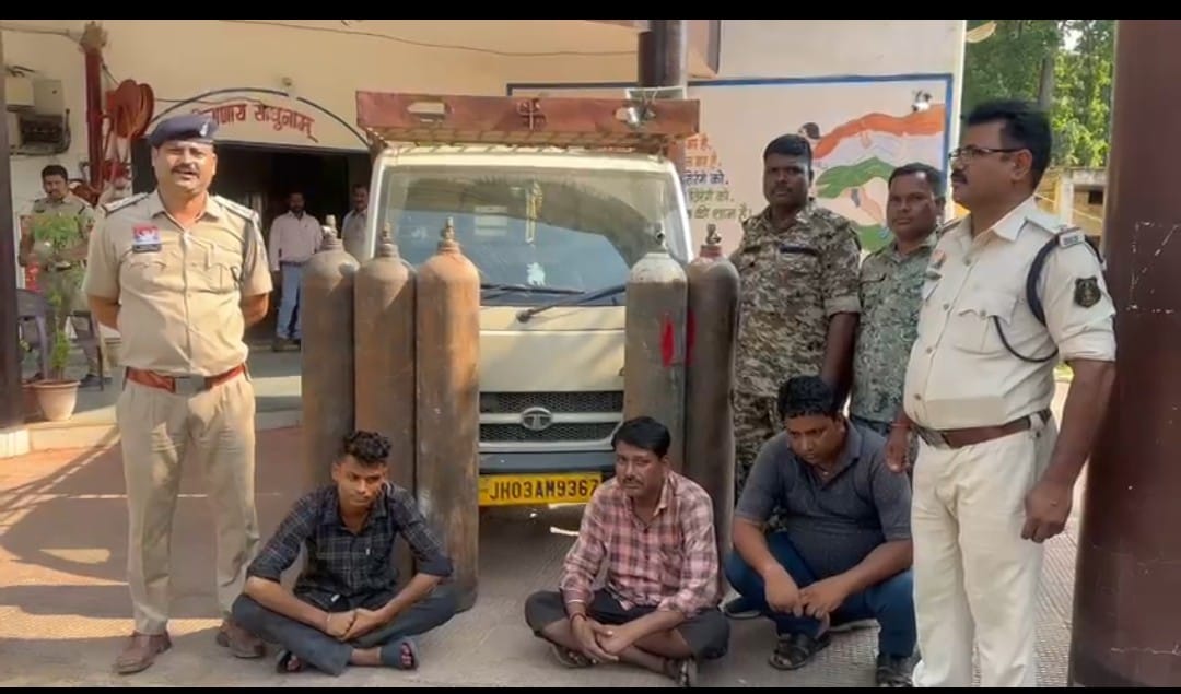 बलरामपुर : वेल्डिंग दुकान से ऑक्सीजन सिलेंडर चुराने और बेचने के आरोप में तीन आरोपित गिरफ्तार