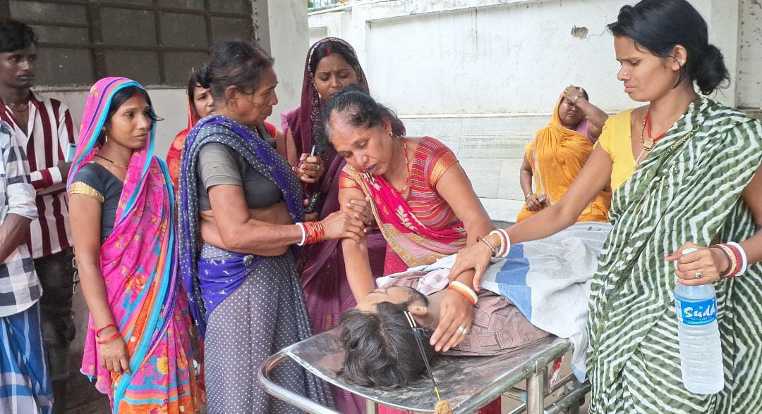 सड़क किनारे युवक का मिला शव, छानबीन में जुटी पुलिस