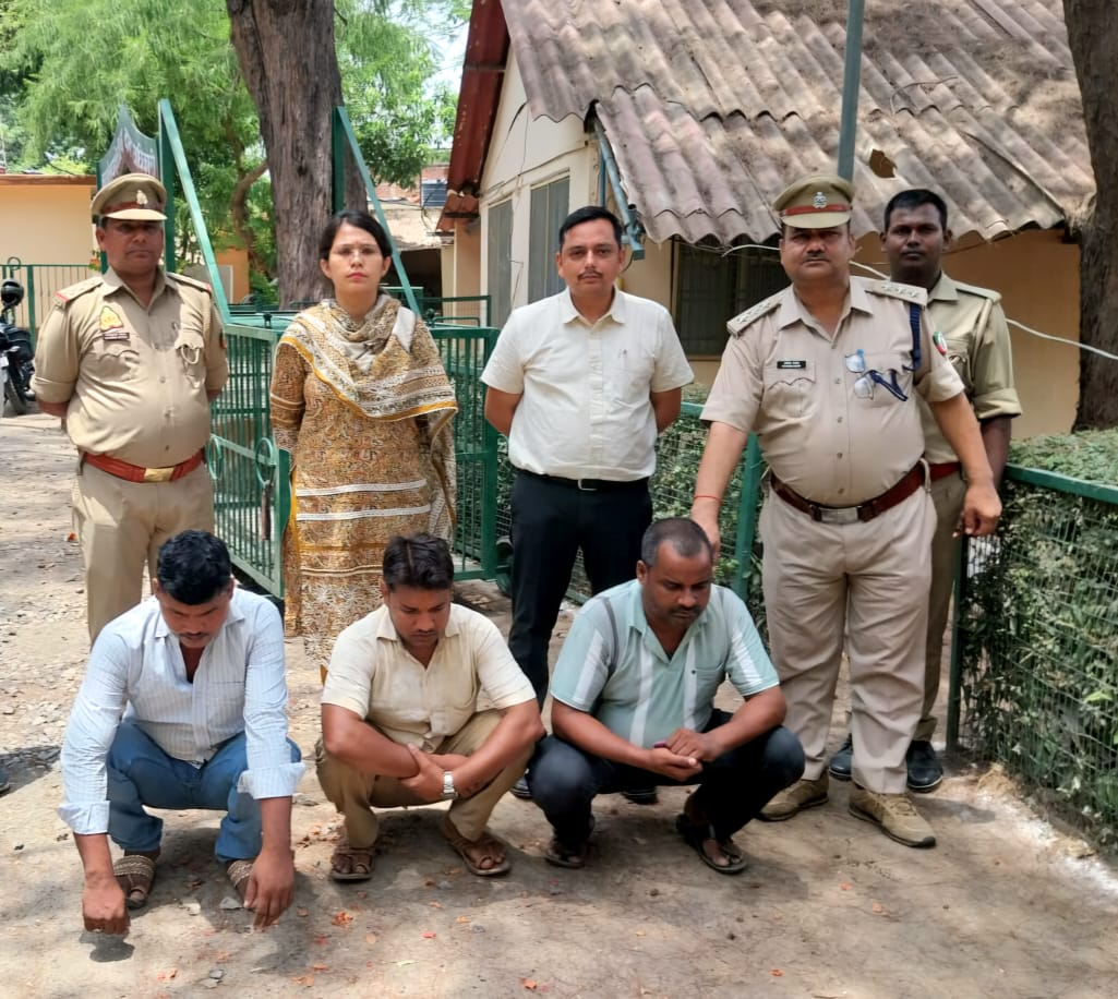 प्रतिबंधित प्रजाति के पक्षियों की तस्करी में तीन गिरफ्तार, 28 जीवित तोते बरामद