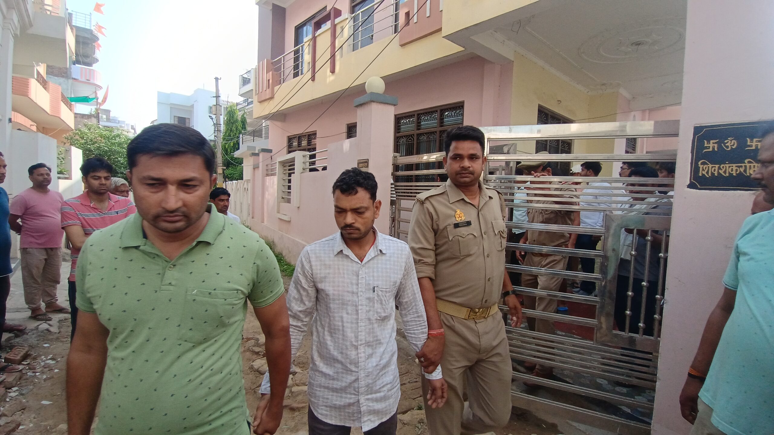रिटायर्ड जिला युवा कल्याण अधिकारी का शव मिला, तीन हिरासत में