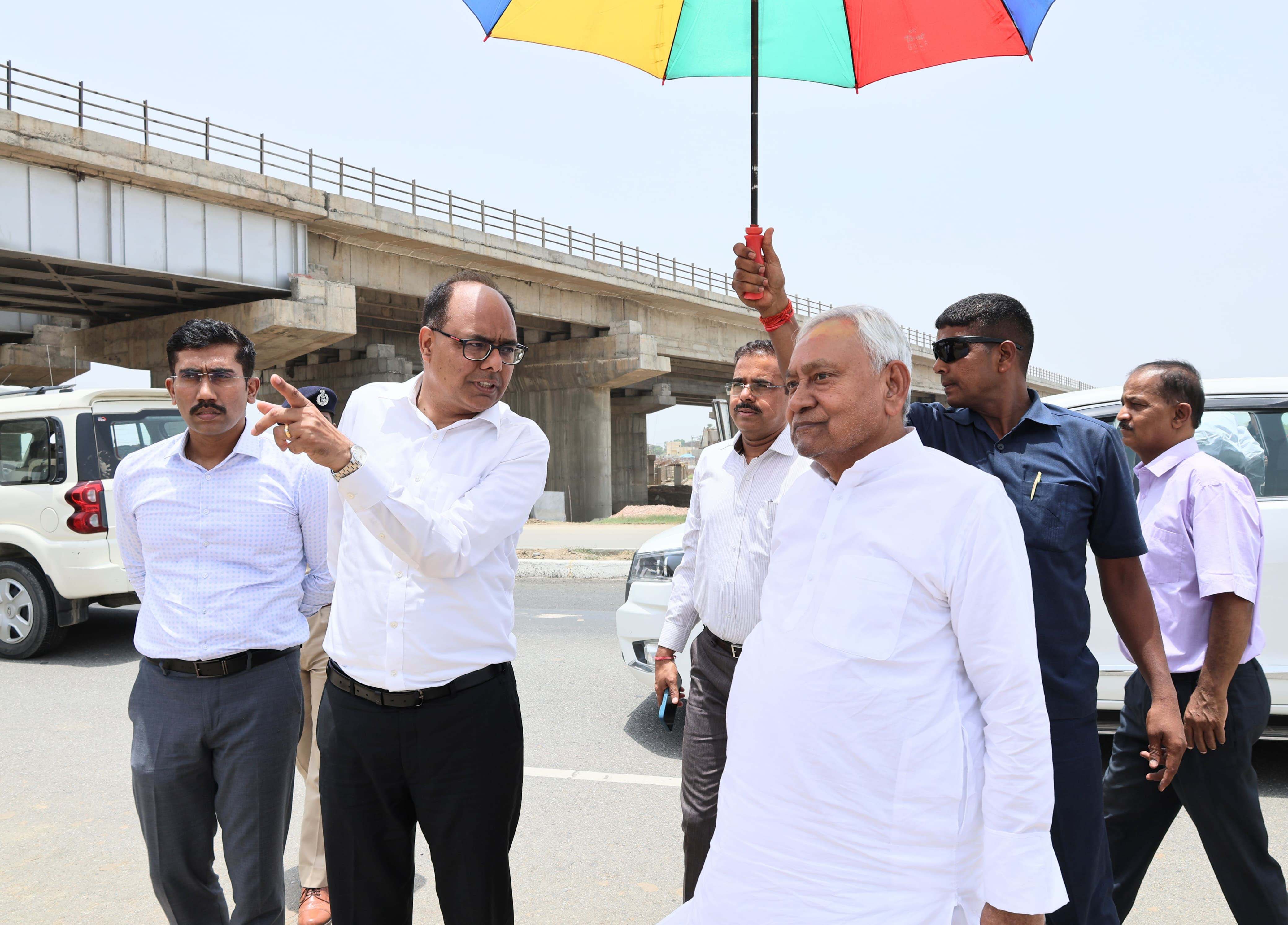 मुख्यमंत्री नीतीश कुमार ने श्योपारा-मेहुली एलिवेटेड रोड, पुनपुन में लक्ष्मण झूला के निर्माण कार्य का निरीक्षण किया। मुख्यमंत्री नीतीश कुमार ने श्योपारा-मेहुली एलिवेटेड रोड, पुनपुन में लक्ष्मण झूला के निर्माण कार्य का निरीक्षण किया।