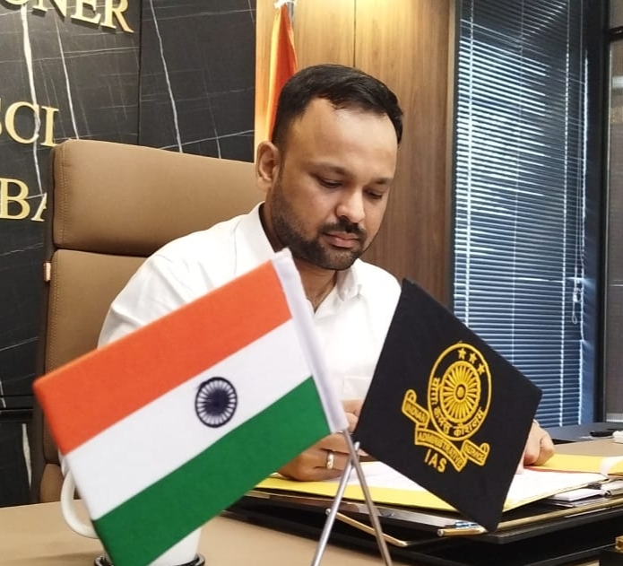 नगर आयुक्त को जान से मारने की धमकी मामले में तीन आरोपित गिरफ्तार
