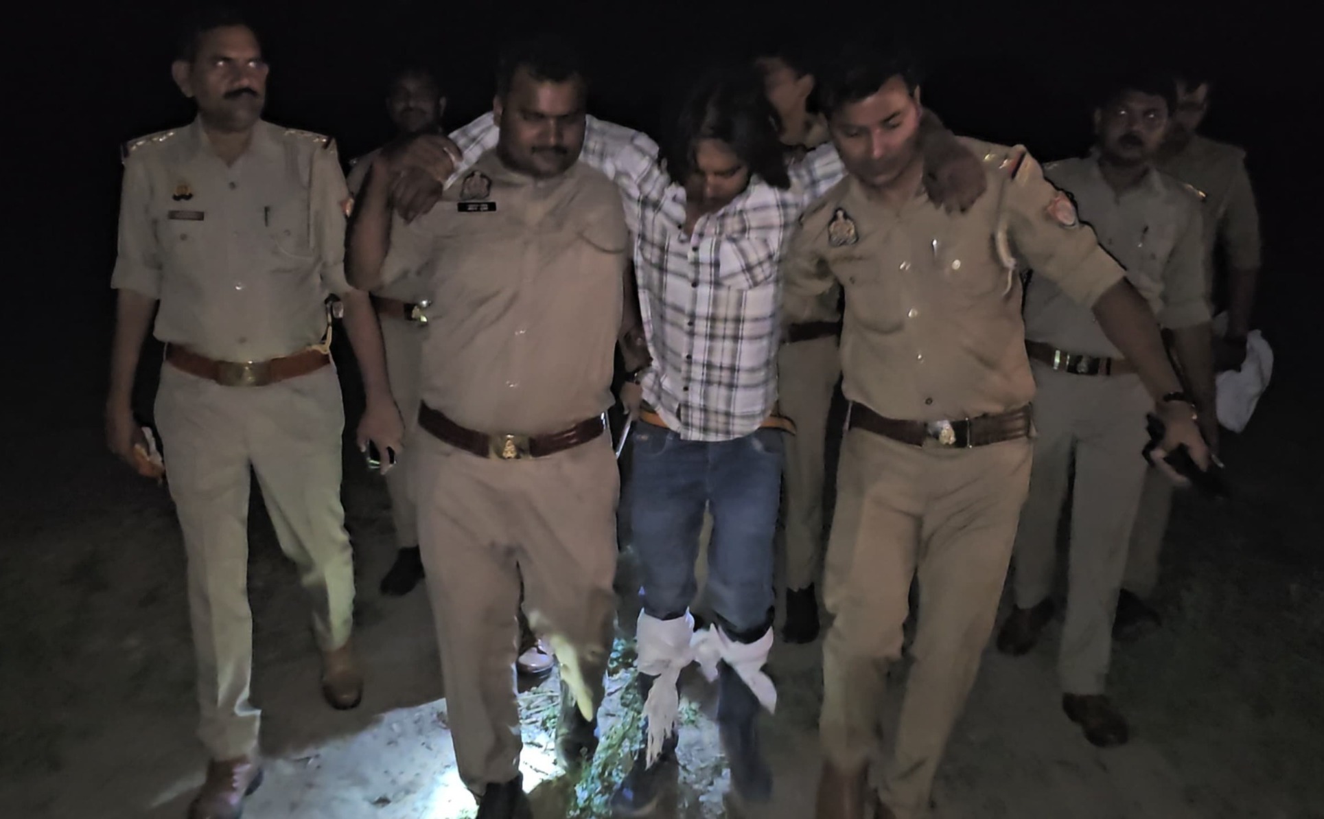 पुलिस मुठभेड़ में गोली लगने से एक बदमाश घायल