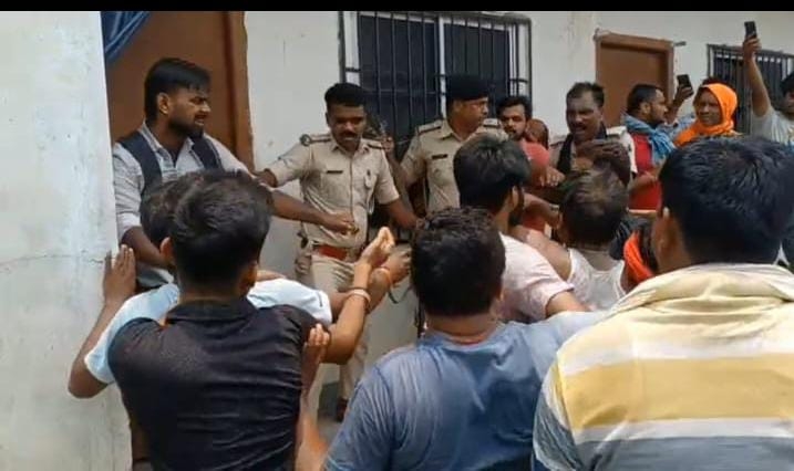 बीसीए छात्र ने लॉज में फंखे से झूलकर की आत्महत्या,सुसाइड नोट बरामद