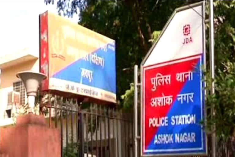 मंत्री और आईएएस के खिलाफ पोस्टर लगाने पर निगम ने करवाया मामला दर्ज