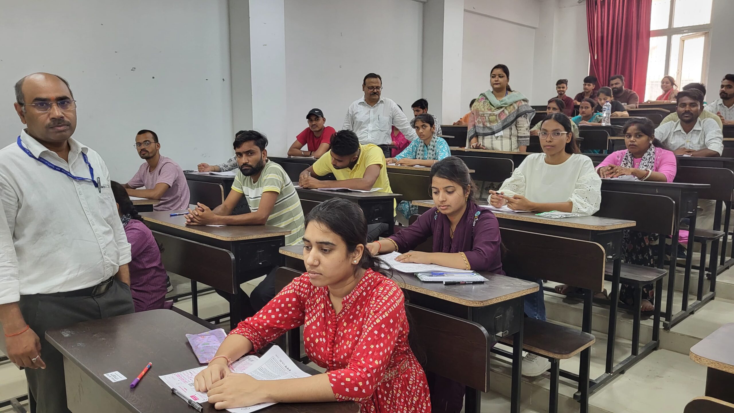 बीएड प्रवेश परीक्षा: 25 केन्द्रों के दो पालियों में 11699 परीक्षार्थियों के सापेक्ष 1253 व 1251 अनुपस्थित