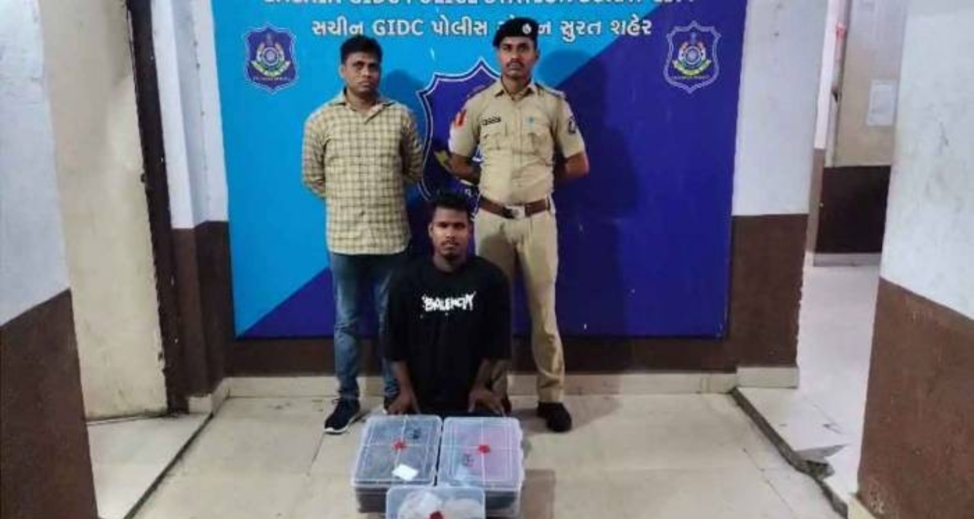 स्कूल बैग में 4 किलो गांजा! सूरत में ओडिशा से आया ‘नशे का सौदागर’ गिरफ्तार