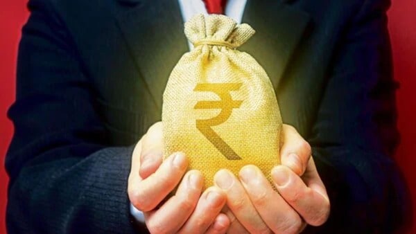 निवेशकों के लिए खुशखबरी! बजाज फाइनेंस देगा 4 गुना बोनस और करेगा स्टॉक स्प्लिट, जानें पूरी जानकारी