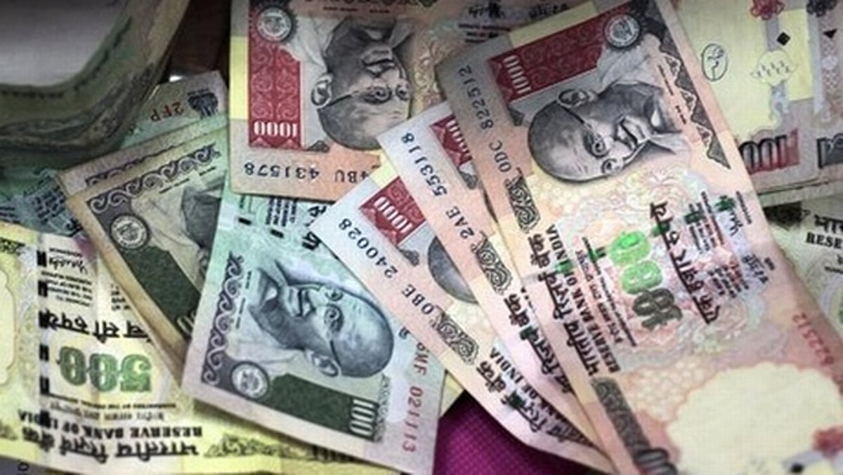 शेयर बाजार और विदेशी निवेश से रुपया 8 पैसे मजबूत होकर 85.58 पर पहुंचा
