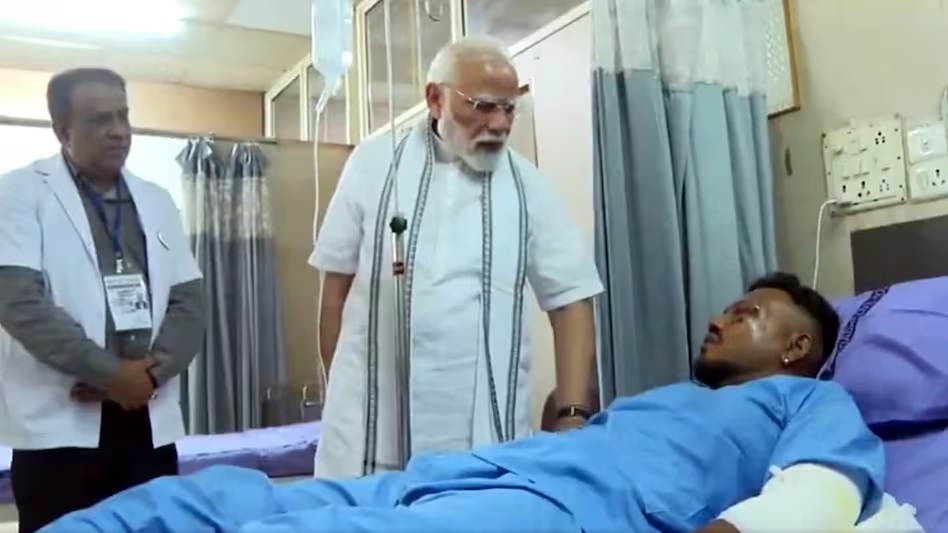 विमान हादसे में बचा एकमात्र यात्री, पीएम मोदी ने की मुलाकात