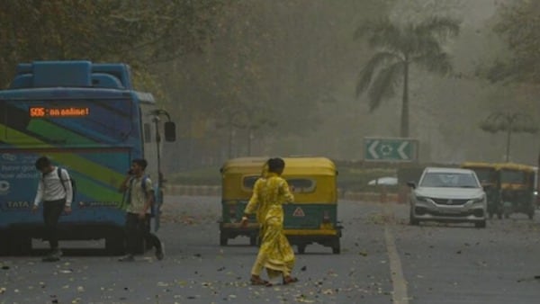 आंंधी-तूफान के साथ बिजली भी कड़केगी, दिल्ली-NCR में जारी हुआ बारिश का येलो अलर्ट