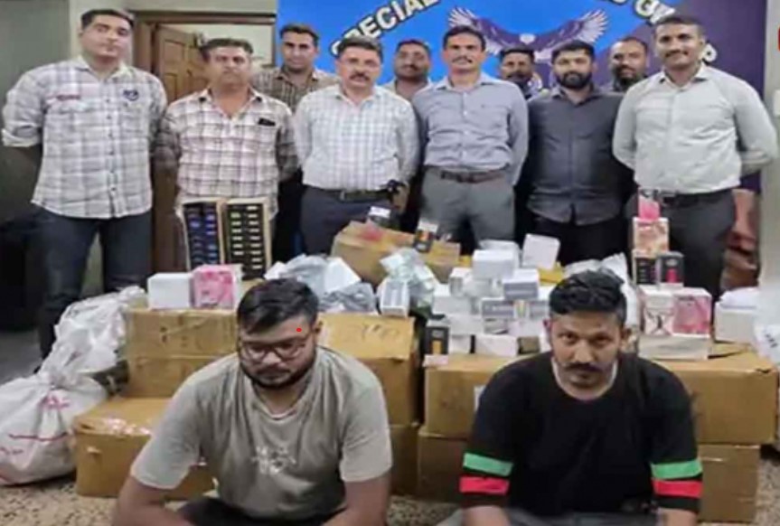 टैटू पार्लर की आड़ में चल रहा था ई-सिगरेट का अवैध कारोबार, 1.07 करोड़ रुपये का जखीरा जब्त