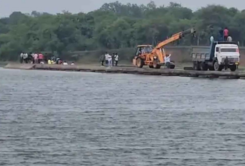 भारी बारिश से गणदेवी के देवधा डैम में नई पानी की आवक, 40 में से 20 गेट खोले गए