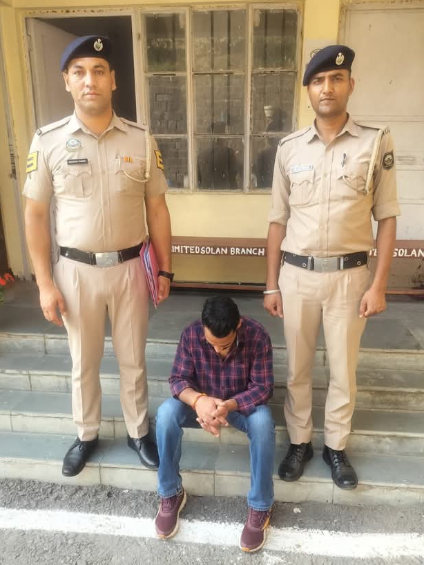 आदतन तीन नशा तस्करों को निवारक हिरासत में भेजा