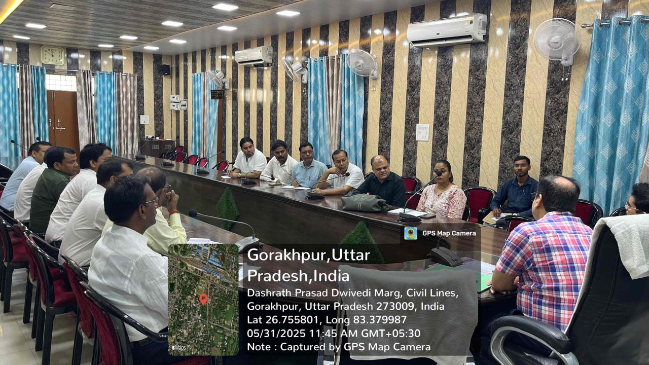 अपर निदेशक स्थानीय निकाय ने की जनपद के नगर पंचायतों में हो रहे विकास कार्यों के सम्बन्ध में समीक्षा
