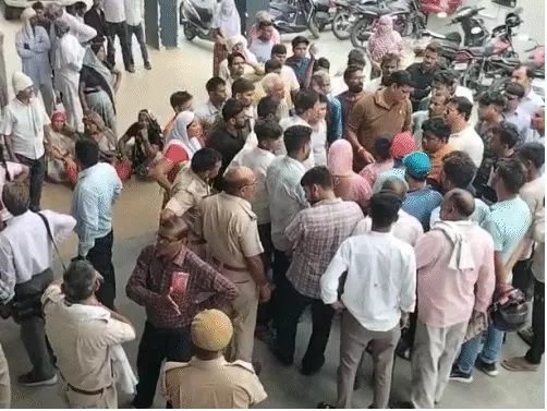 हेल्पर की संदिग्ध अवस्था में मौत, परिजनों का अस्पताल प्रशासन पर कारण छिपाने का आरोप