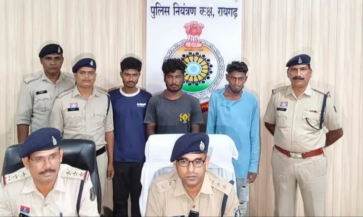 नौ चोरी की मोटरसाइक‍िल के साथ तीन आरोपि‍त गिरफ्तार