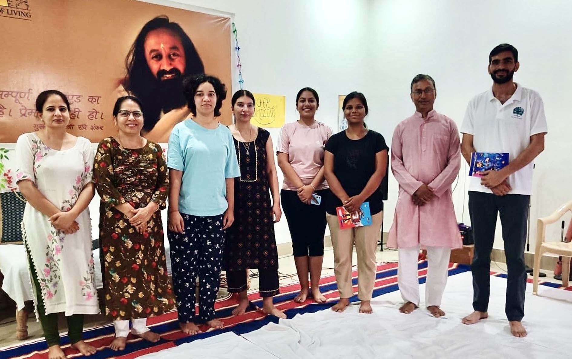 हिसार : आर्ट ऑफ लिविंग के हैप्पीनेस प्रोग्राम में बताए तनाव मुक्त जीवन के रहस्य