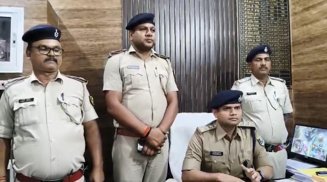 मंटू बस से 20 लाख से अधिक की लॉटरी टिकट जब्त, दो गिरफ्तार