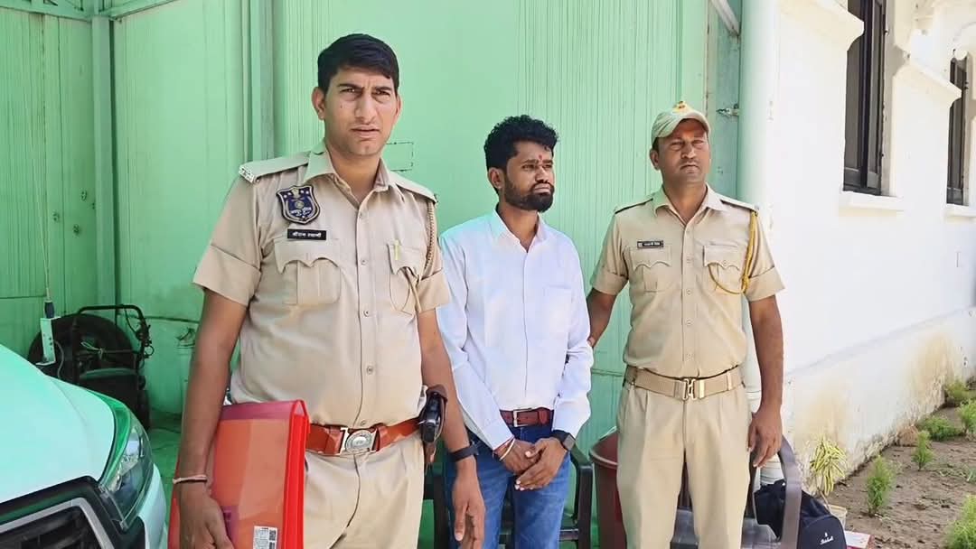 पाठ्यक्रम समिति में शामिल होने के लिए शिक्षक ने की रिश्वत की पेशकश, शिक्षा मंत्री ने बुलाई पुलिस