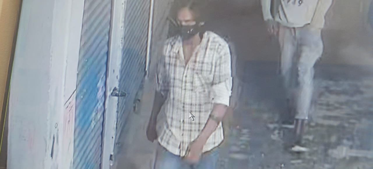 दिनदहाड़े बदमाशों ने सर्राफा व्यापारी के घर से चाकू की नोक पर लूटे जेवरात
