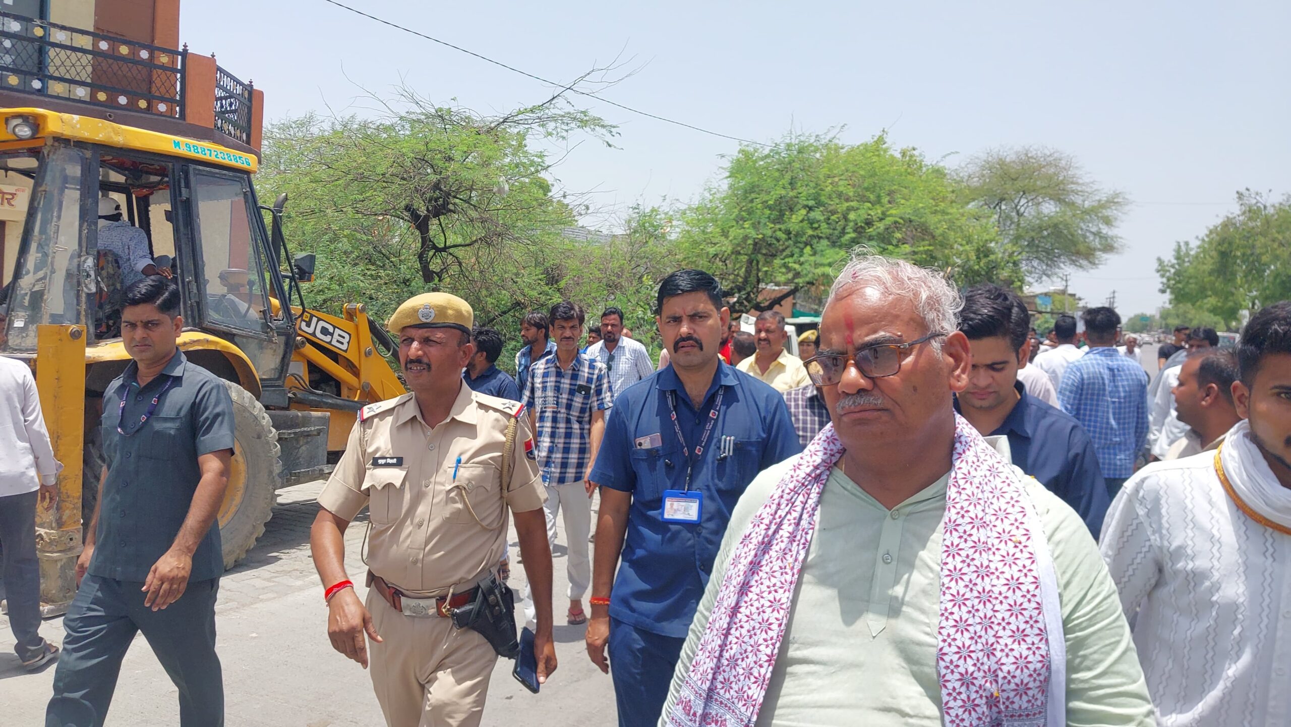 अवैध बिजली कनेक्शन से सालाना 42 लाख वसूल रहा था आरोपी, मंत्री ने मौके पर पहुंचकर की कार्रवाई