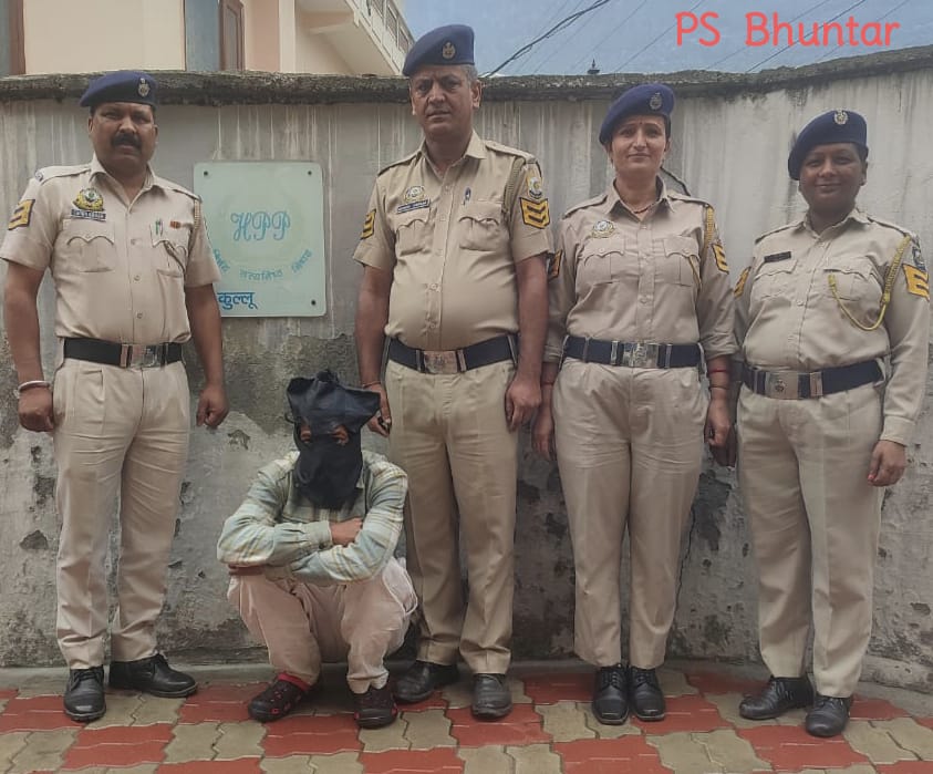 हाथीथान में 450 ग्राम चरस के साथ युवक गिरफ्तार