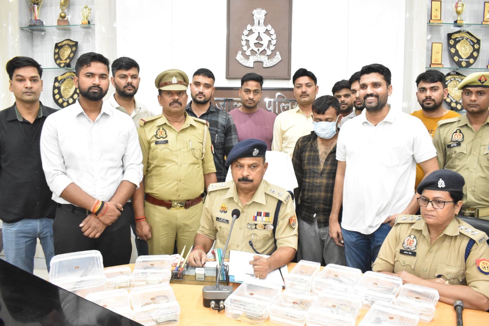 पुलिस ने शातिर चोर को गिरफ्तार किया, 17 लाख की ज्वेलरी बरामद