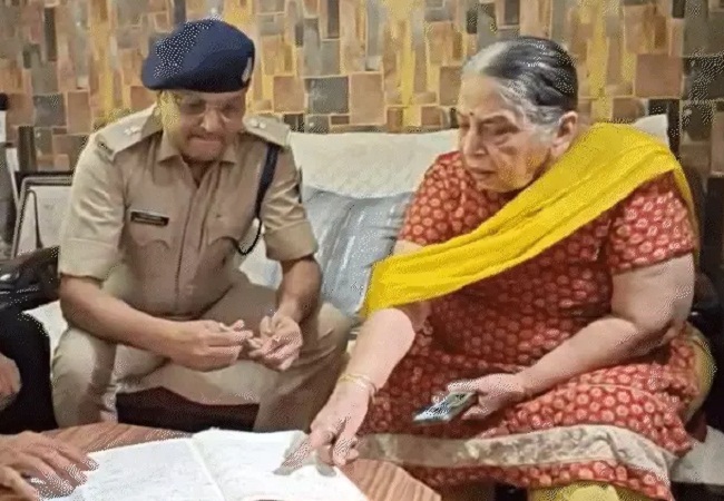 इंदौरः बुजुर्ग महिला को 36 घंटे रखा डिजिटल अरेस्ट, बैंक मैनेजर की सूझबूझ ने एक करोड़ की ठगी से बचाया