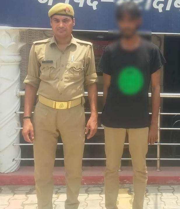 कटघर थाना क्षेत्र में किशोरी से छेड़खानी के मामले में गिरफ्तार आरोपित। कटघर थाना क्षेत्र में किशोरी से छेड़खानी के मामले में गिरफ्तार आरोपित।
